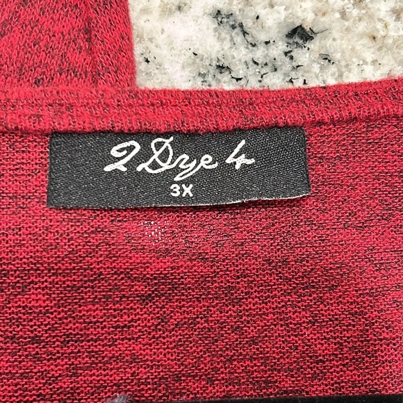 2 Dye 4 Size 3x red top with beautiful accent buttons - Picture 3 of 10